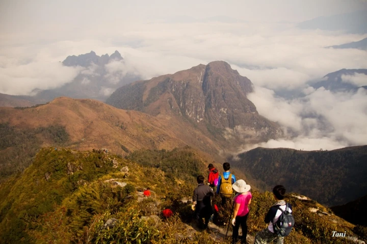 Ngồi xích đu ngắm biển mây độ cao trên 2000m: View sống ảo có 1-0-2 ở Tây Bắc - 7