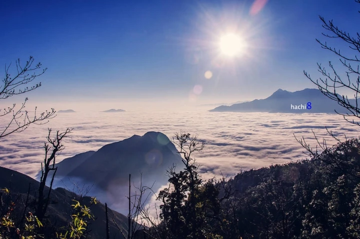 Ngồi xích đu ngắm biển mây độ cao trên 2000m: View sống ảo có 1-0-2 ở Tây Bắc - 1