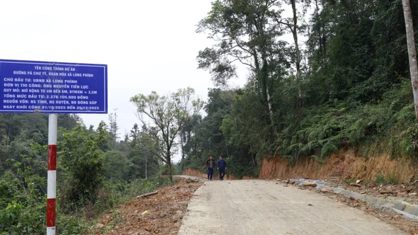 Lùng Phình: Nâng cấp hạ tầng giao thông, thúc đẩy phát triển kinh tế