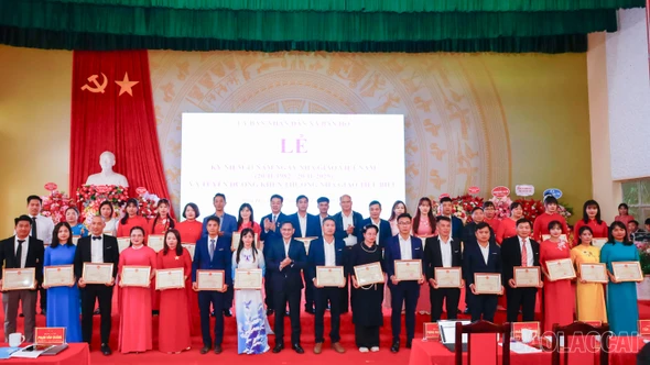 Xã Bản Hồ: Tuyên dương, khen thưởng các nhà giáo tiêu biểu
