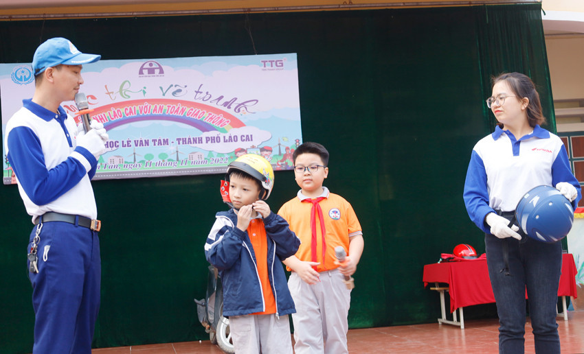 Hội thi vẽ tranh “Thiếu nhi Lào Cai với an toàn giao thông” ảnh 9