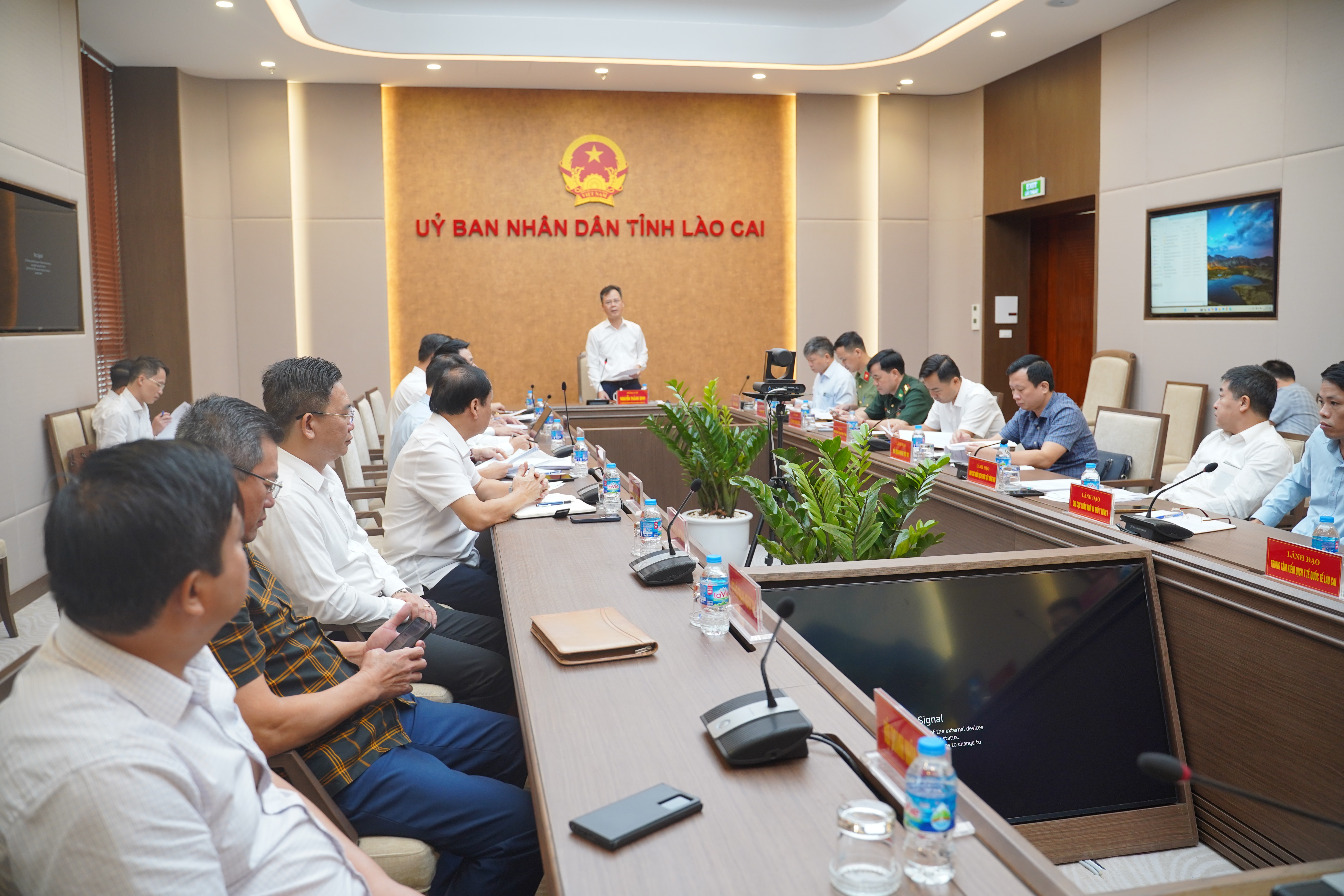 Đồng chí Nguyễn Thành Sinh - Phó Chủ tịch UBND tỉnh phát biểu chỉ đạo tại cuộc họp. dsc00805.jpg