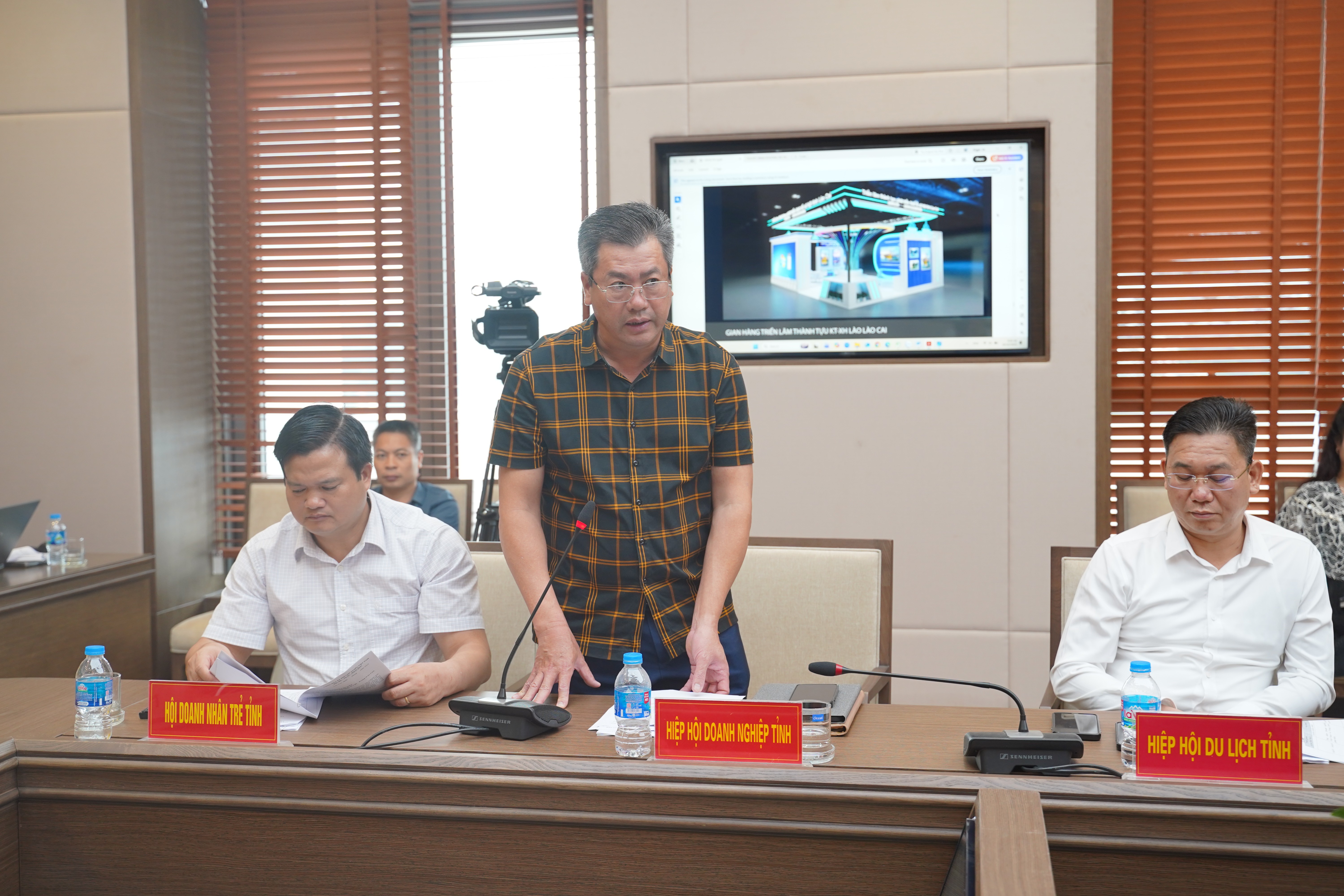 Đại diện Hiệp Hội doanh nghiệp tỉnh tham gia ý kiến. dsc00842.jpg
