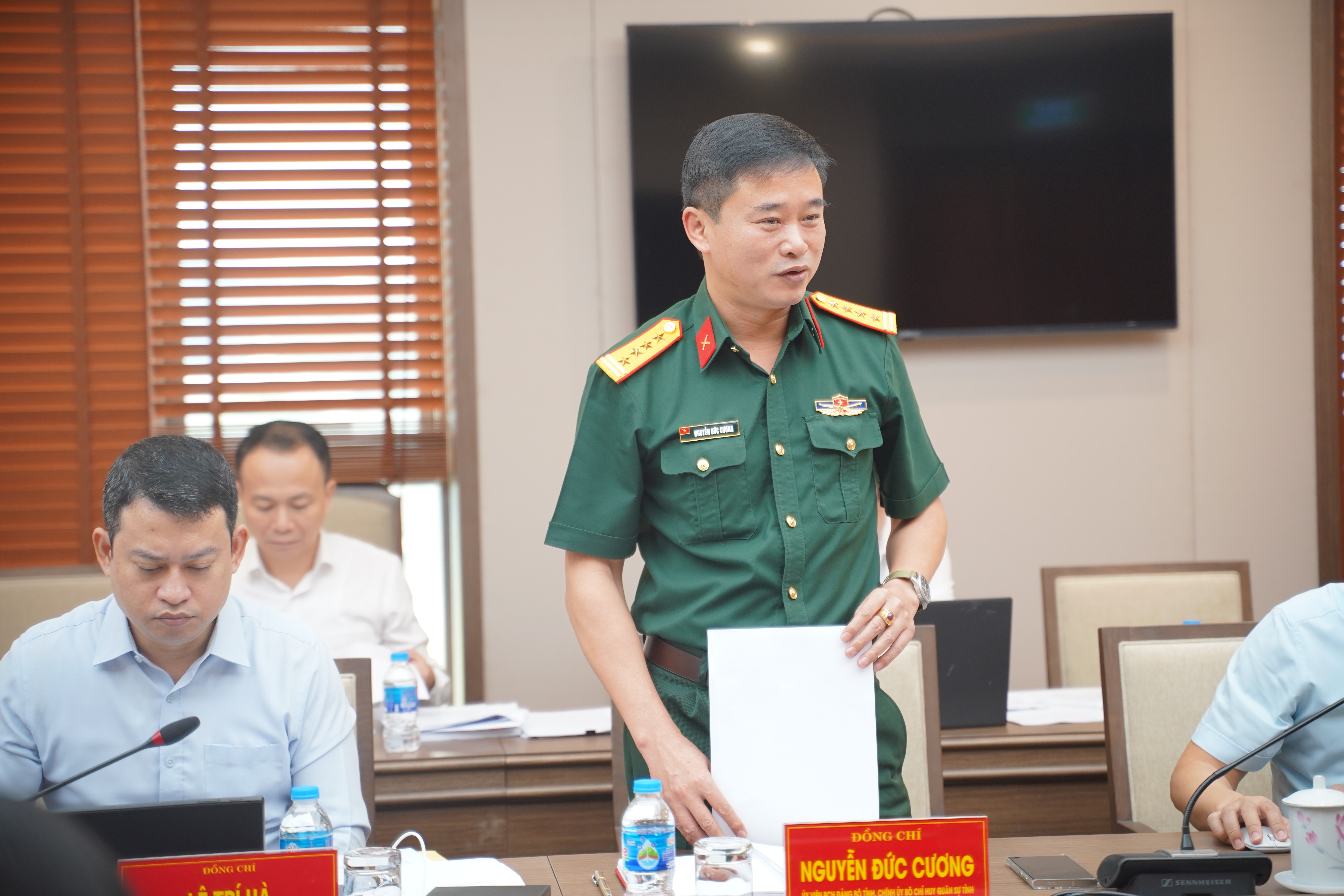 Lãnh đạo Bộ Chỉ huy Quân sự tỉnh tham gia ý kiến. dsc00873.jpg