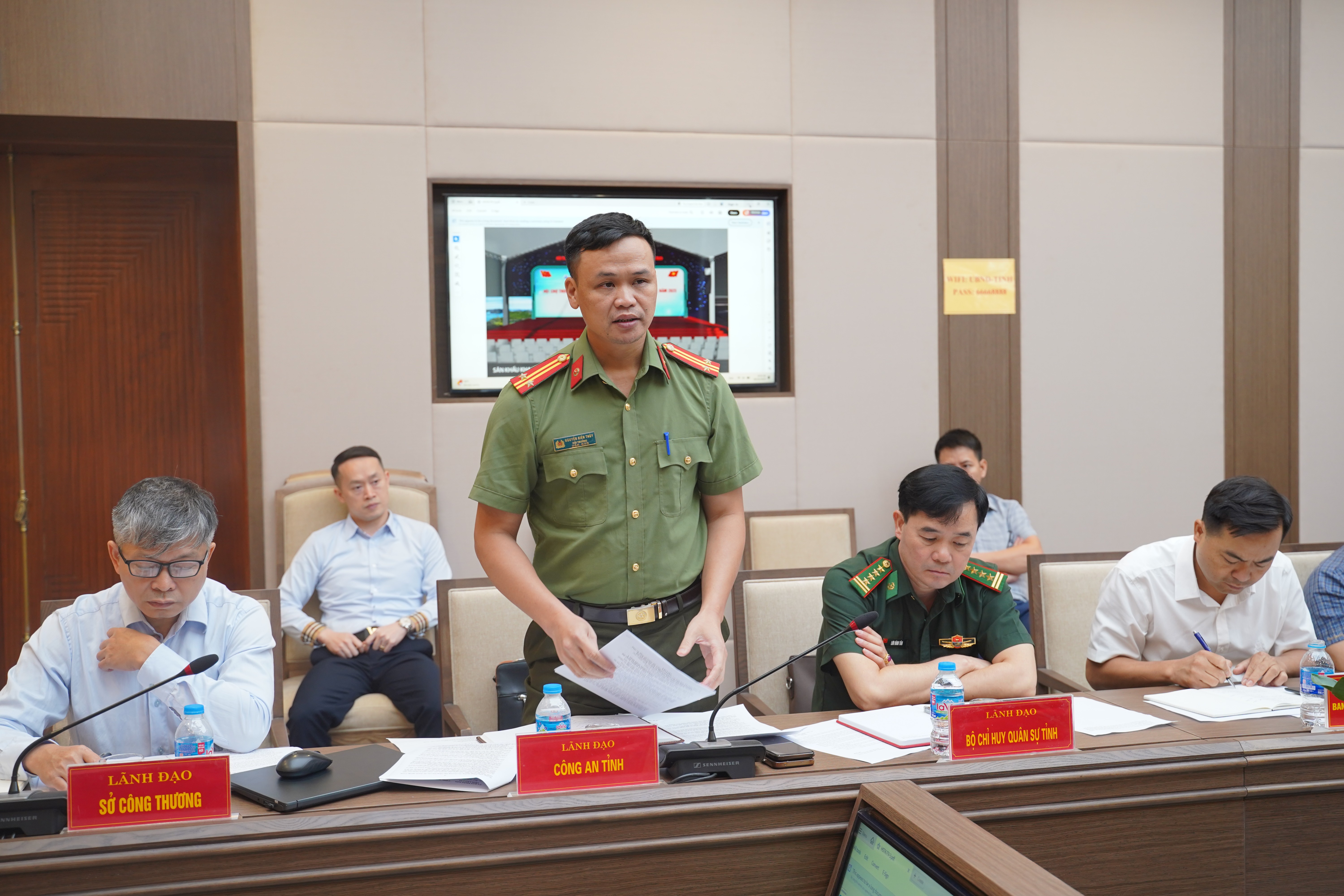 Lãnh đạo Công an tỉnh báo cáo phương án đảm bảo an ninh - trật tự. dsc00831.jpg