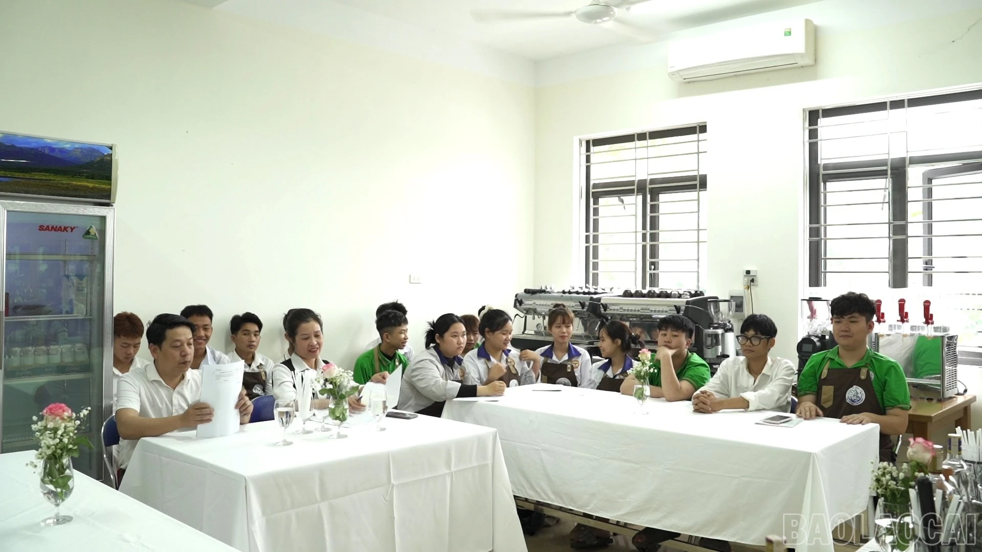 Hoạt động học tập theo nhóm, rèn luyện kỹ năng mềm và tác phong làm việc chuyên nghiệp cho sinh viên.