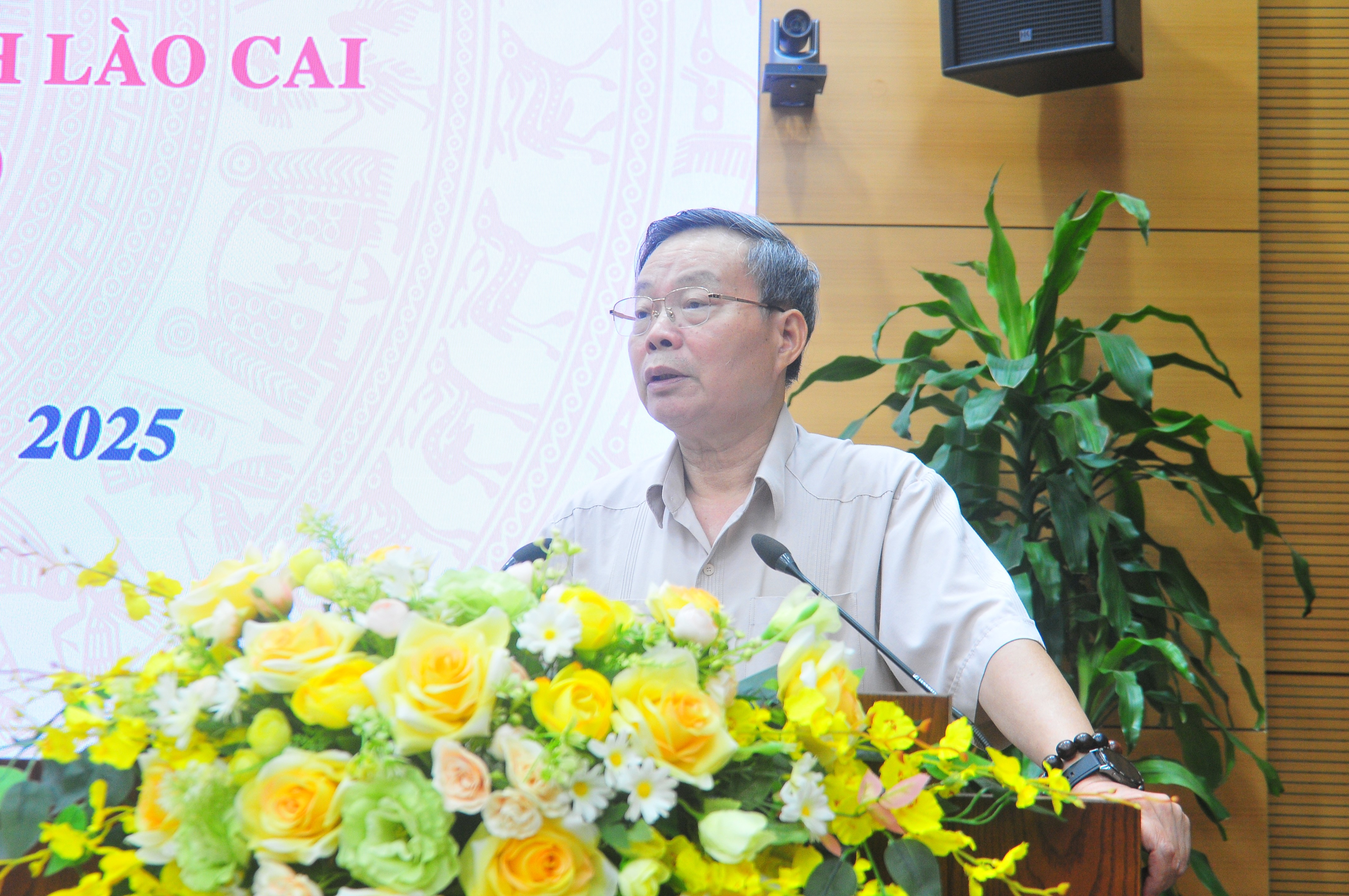 Đồng chí Phùng Quốc Hiển - nguyên Ủy viên Ban Chấp hành Trung ương Đảng, Phó Chủ tịch Quốc hội, nguyên Bí thư Tỉnh ủy phát biểu tại hội nghị. de9d7b32-ad8f-455b-b649-6e36906b6c9b.jpg