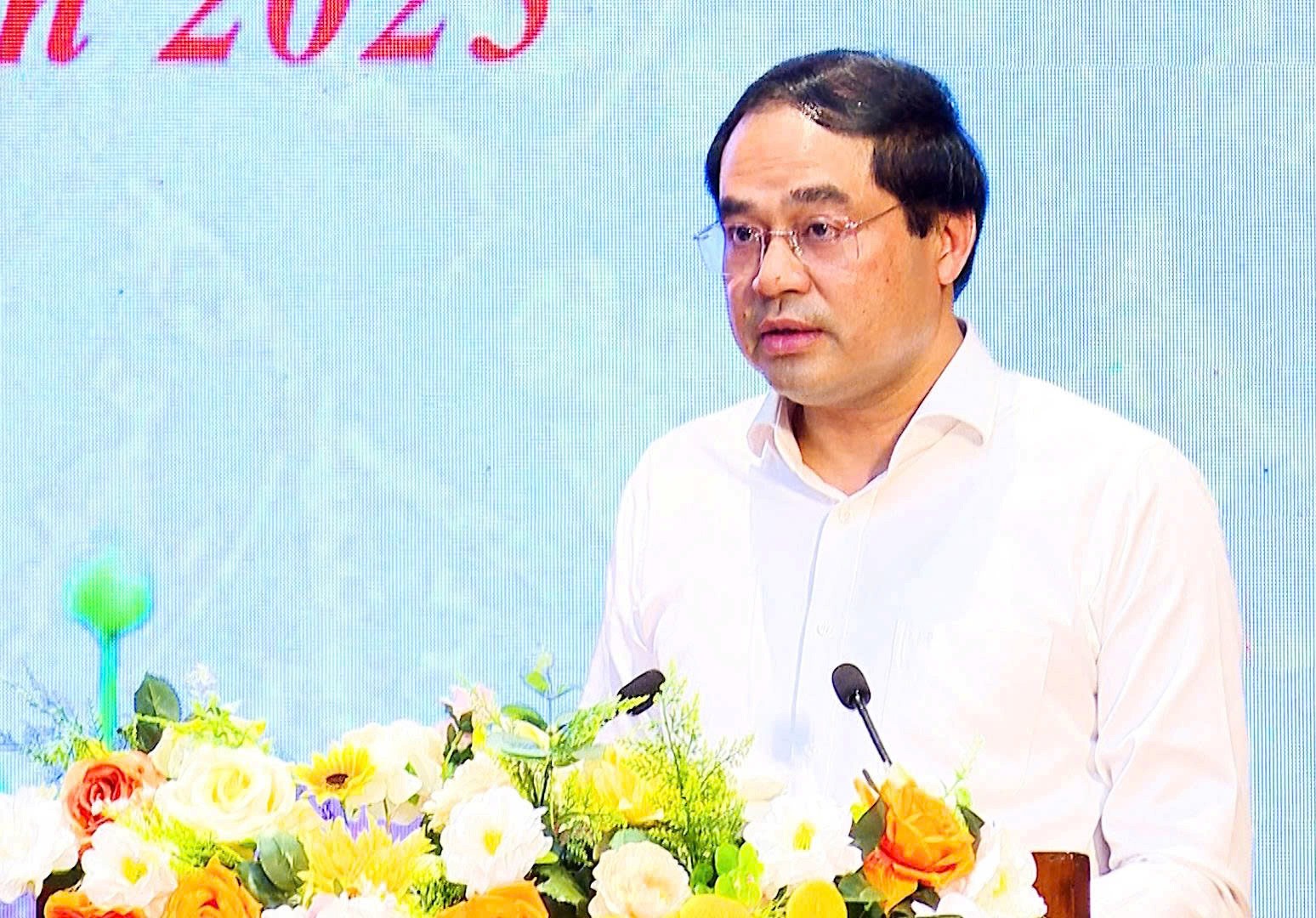 Bí Thư Tỉnh ủy, Chủ tịch HĐND tỉnh Trịnh Xuân Trường phát biểu tại hội nghị. z6780290740102-ba6525dee2d82ce21eab0bf5d38bb50e-6717.jpg