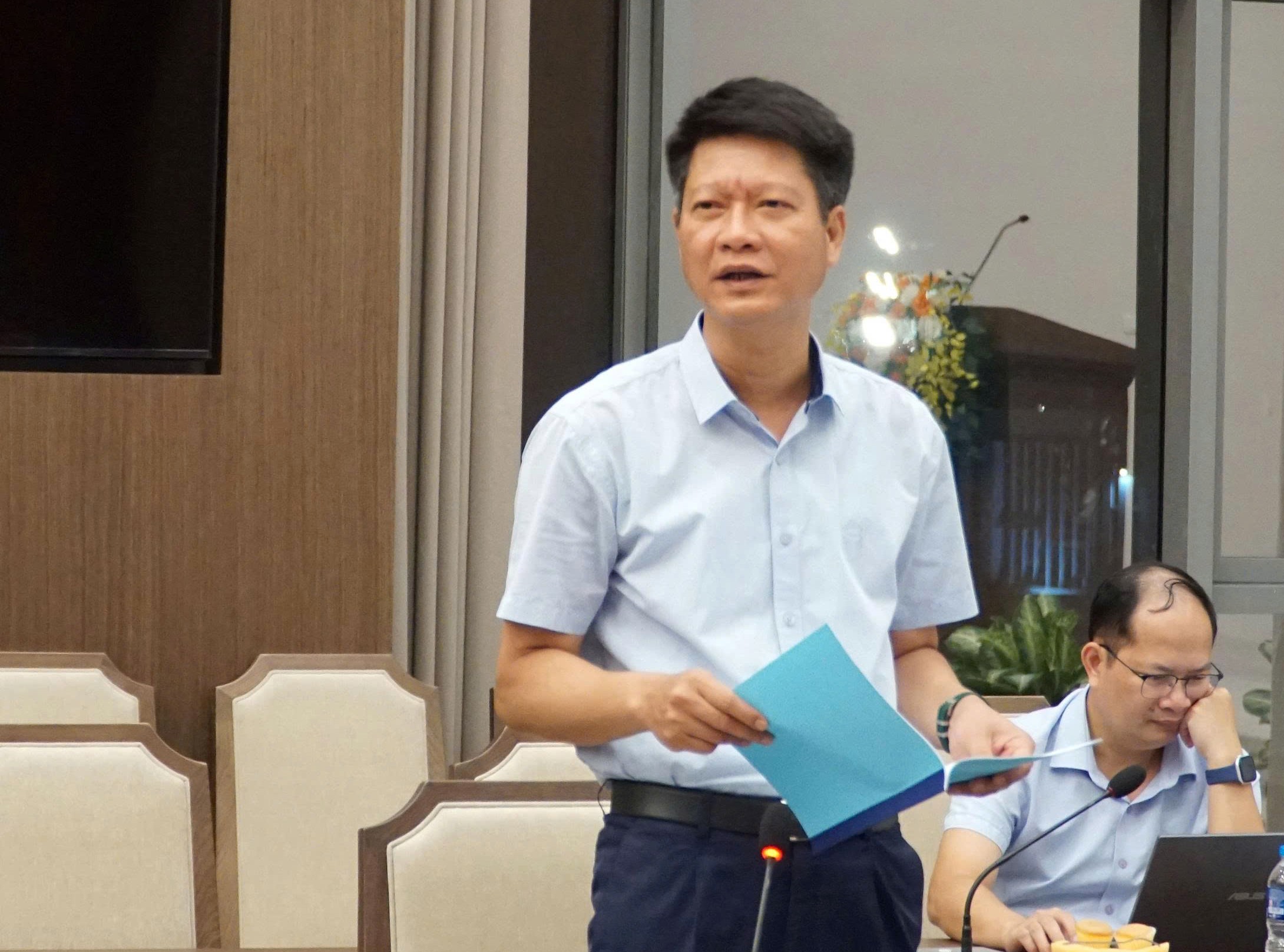 Đồng chí Nguyễn Thế Phước - Phó Chủ tịch Thường trực UBND tỉnh phát biểu tại cuộc họp. z6847887882752-e4d5b8267d0b179d69277eb06f38ef80.jpg