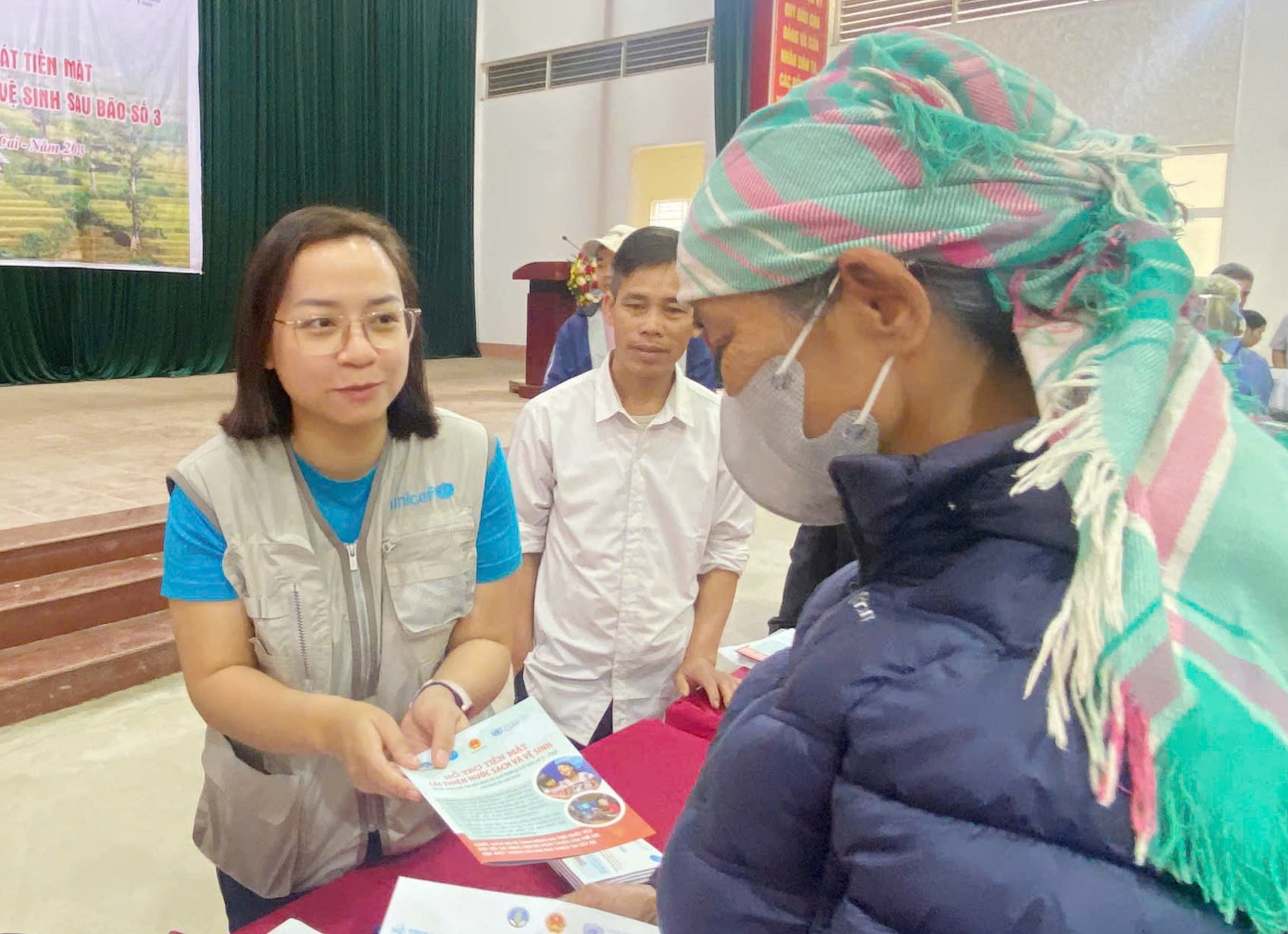 Truyền thông về nước sạch tới người dân. z6373553671943-dc805877a66fe90679cbca2fafa957cb.jpg