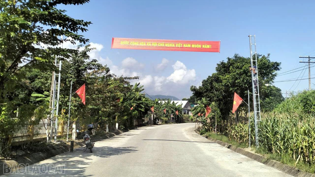 Från emuleringsmodellerna för  Từ những mô hình thi đua "Dân vận khéo", diện mạo nông thôn xã Lâm Giang thay đổi rõ rệt.