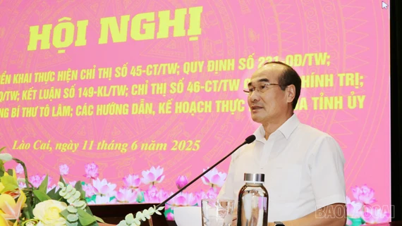Tiếp tục chỉ đạo tổ chức nghiên cứu, học tập, quán triệt, triển khai thực hiện tốt các chỉ thị, nghị quyết, quy định của Bộ Chính trị