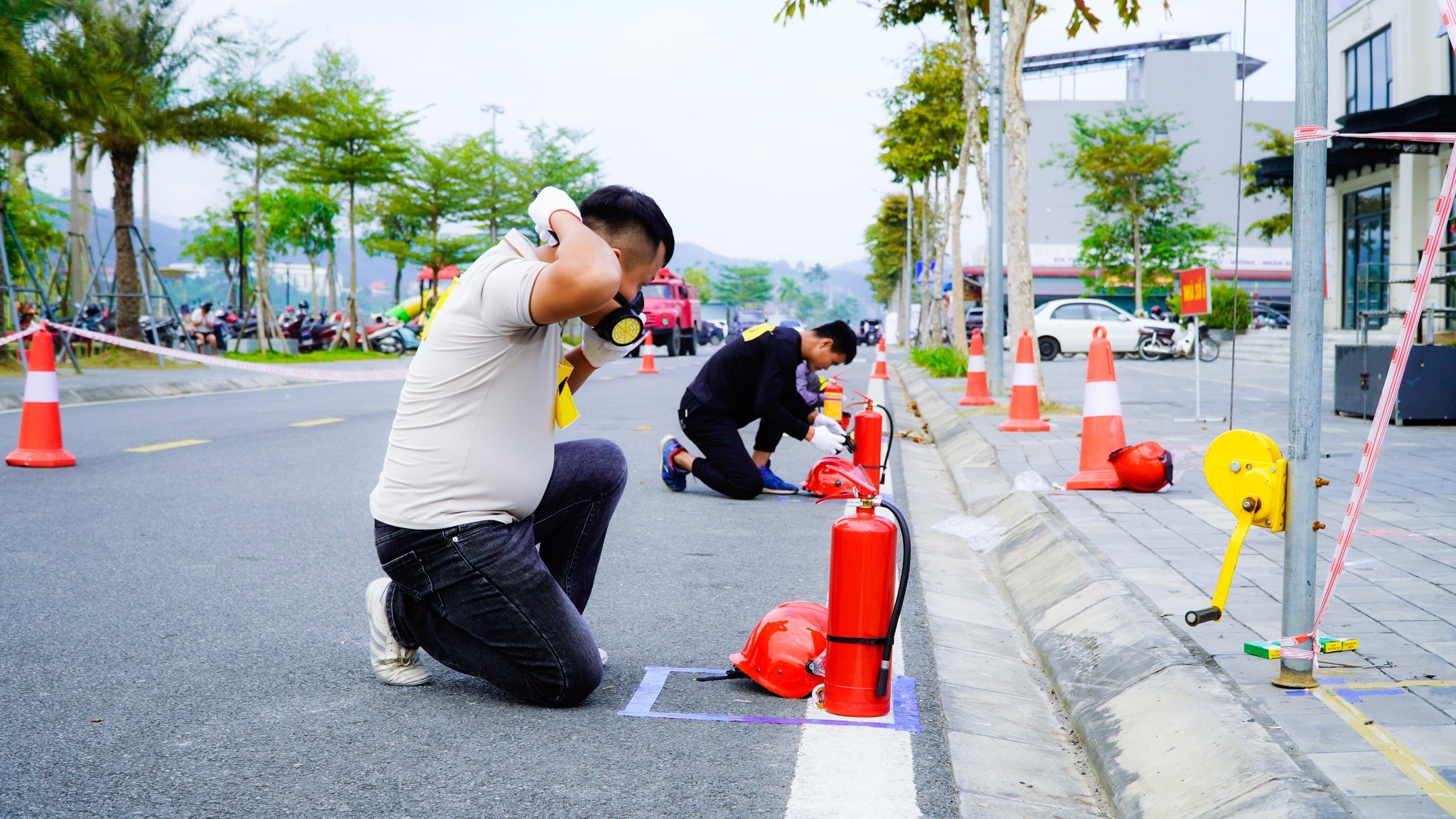 Các đội tham gia phần thi thực hành với nhiều nội dung thiết thực gắn với thực tiễn đời sống. 574050991-3227295420761117-5120006997267999345-n.jpg