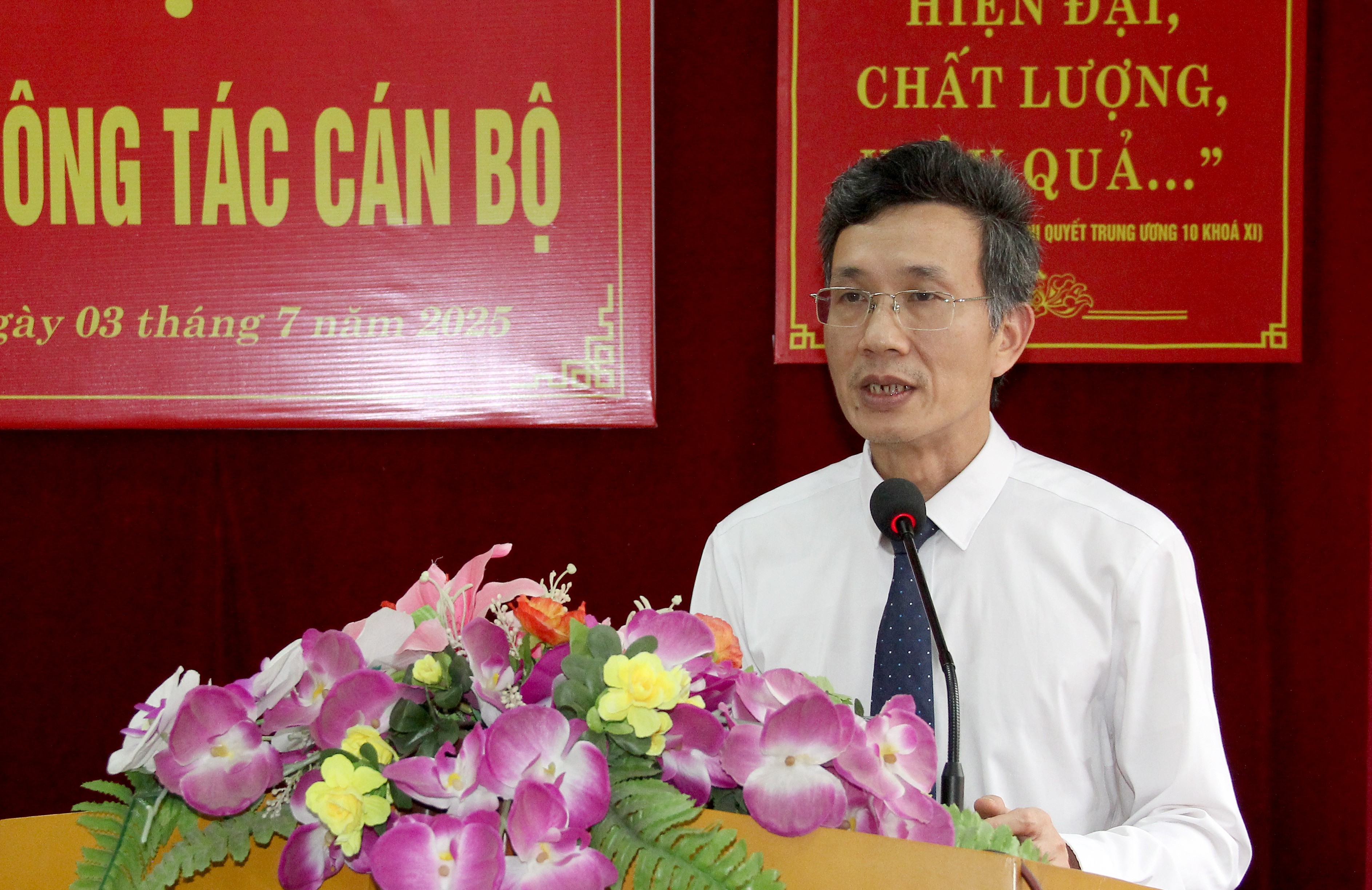 Đồng chí Lê Trường Giang - Tổng Biên tập Báo và Phát thanh, truyền hình Lào Cai trân trọng cảm ơn sự quan tâm của các đồng chí lãnh đạo tỉnh và hứa sẽ hoàn thành xuất sắc nhiệm vụ tuyên truyền trong thời gian tới. img-8047.jpg