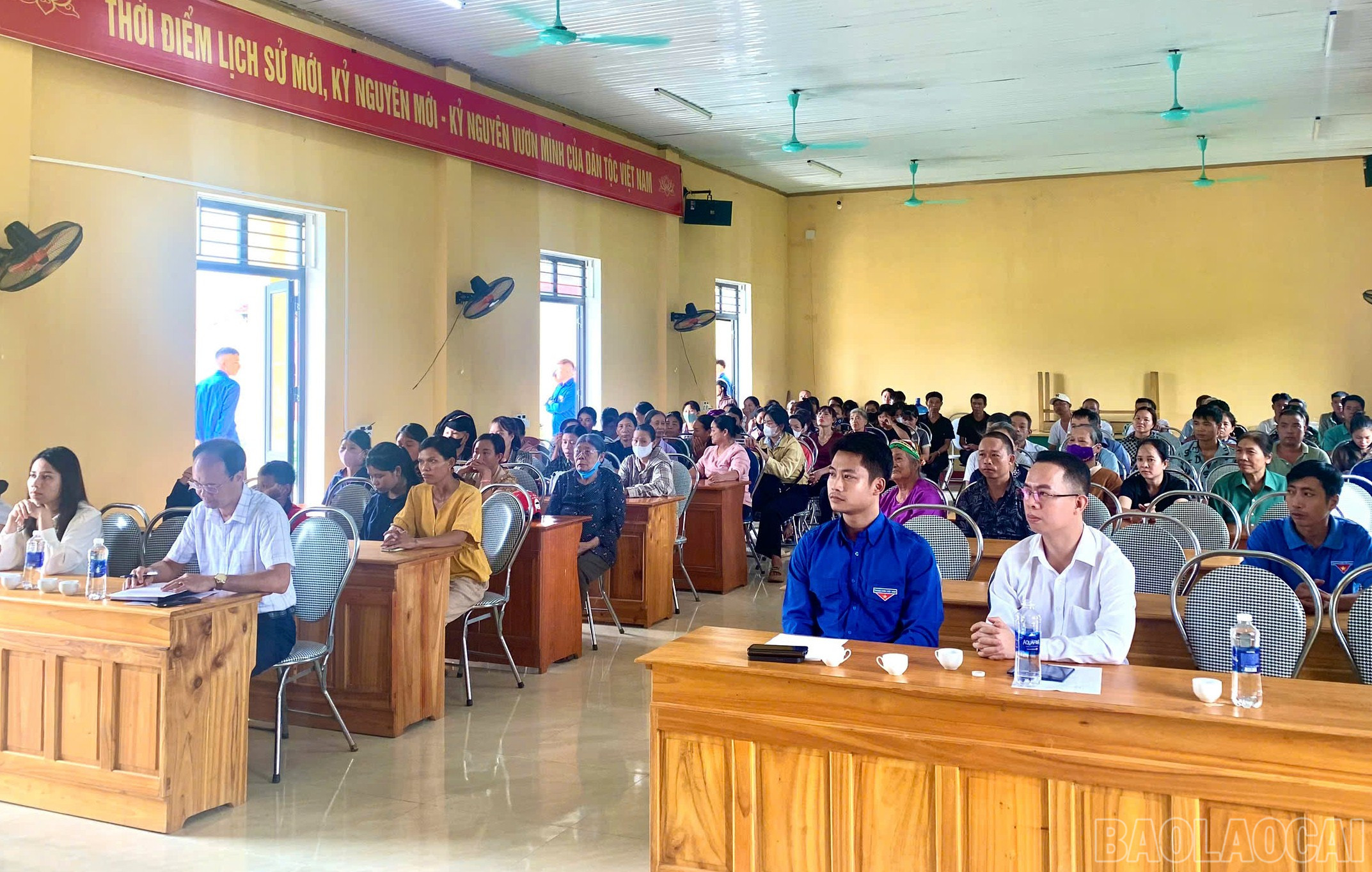 Các đại biểu tham dự chương trình. baolaocai-br_z6923673970032-034572b2e7eaf6f9c7c940189f89a293.jpg