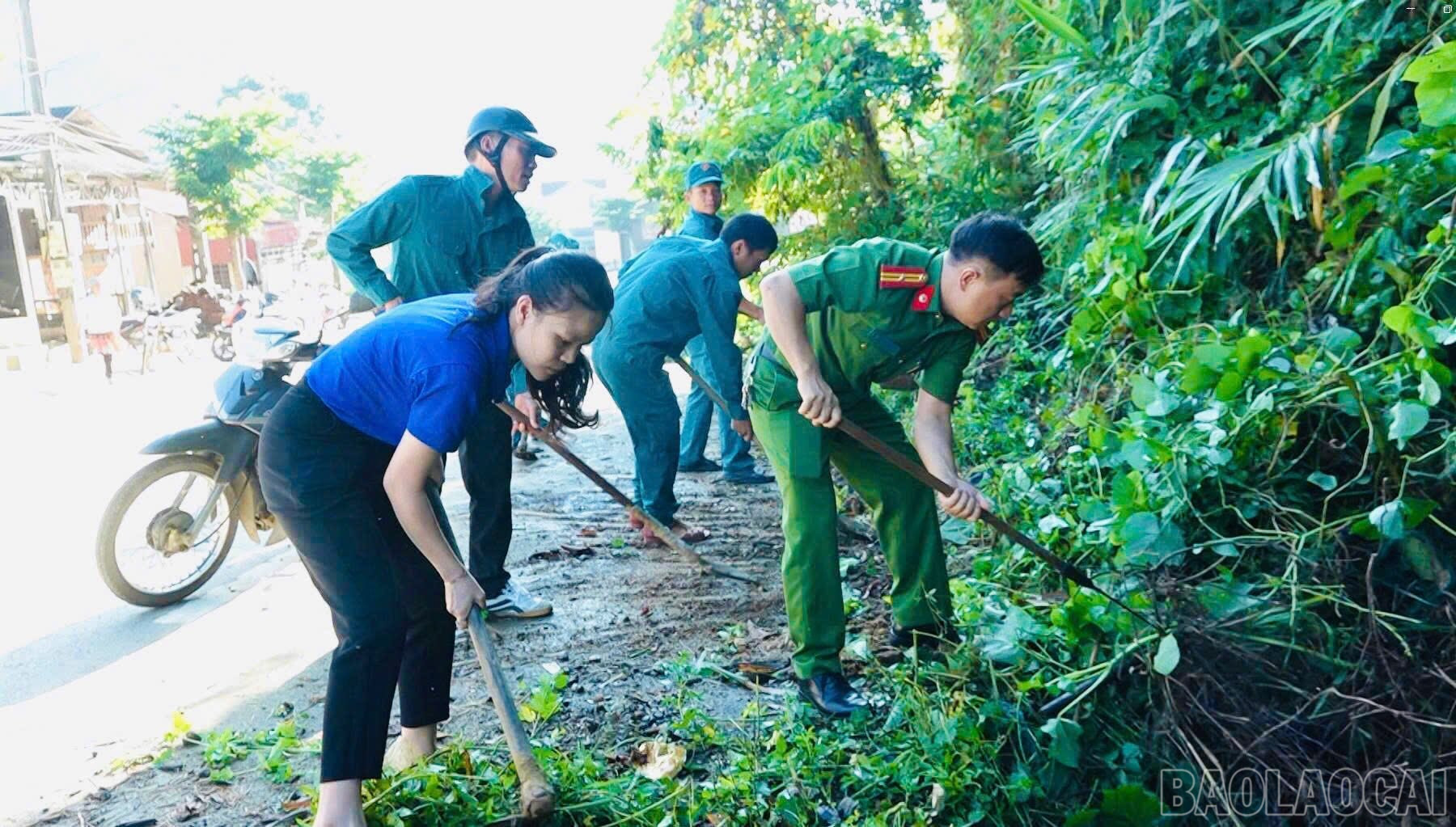 Đoàn xã Hạnh Phúc tham gia vệ sinh môi trường, tạo cảnh quan sáng, xanh, sạch, đẹp. baolaocai-br_537886397-752296447545635-2915368875043855713-n.jpg