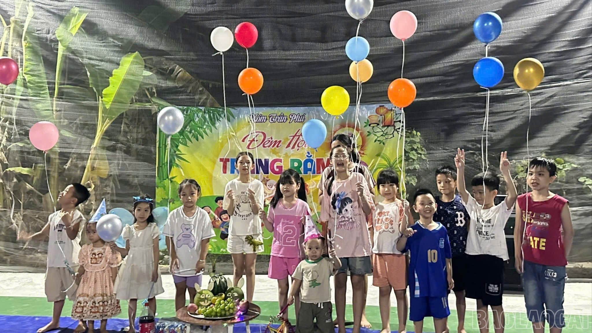 Les enfants du quartier de Tran Phu profitent du festival de la mi-automne. baolaocai-br_z7083131019556-eb8543e5efd4e5416688eae11b6b4f11-3271.jpg