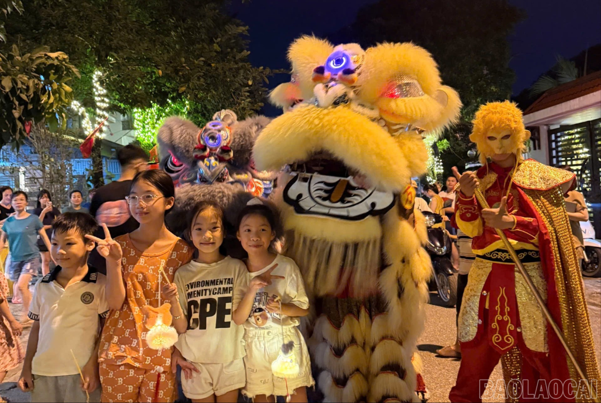 Les enfants ont apprécié la danse vibrante du lion. baolaocai-br_z7083122439717-91f3556e2b207007c15ede1f7983388f-6628.jpg