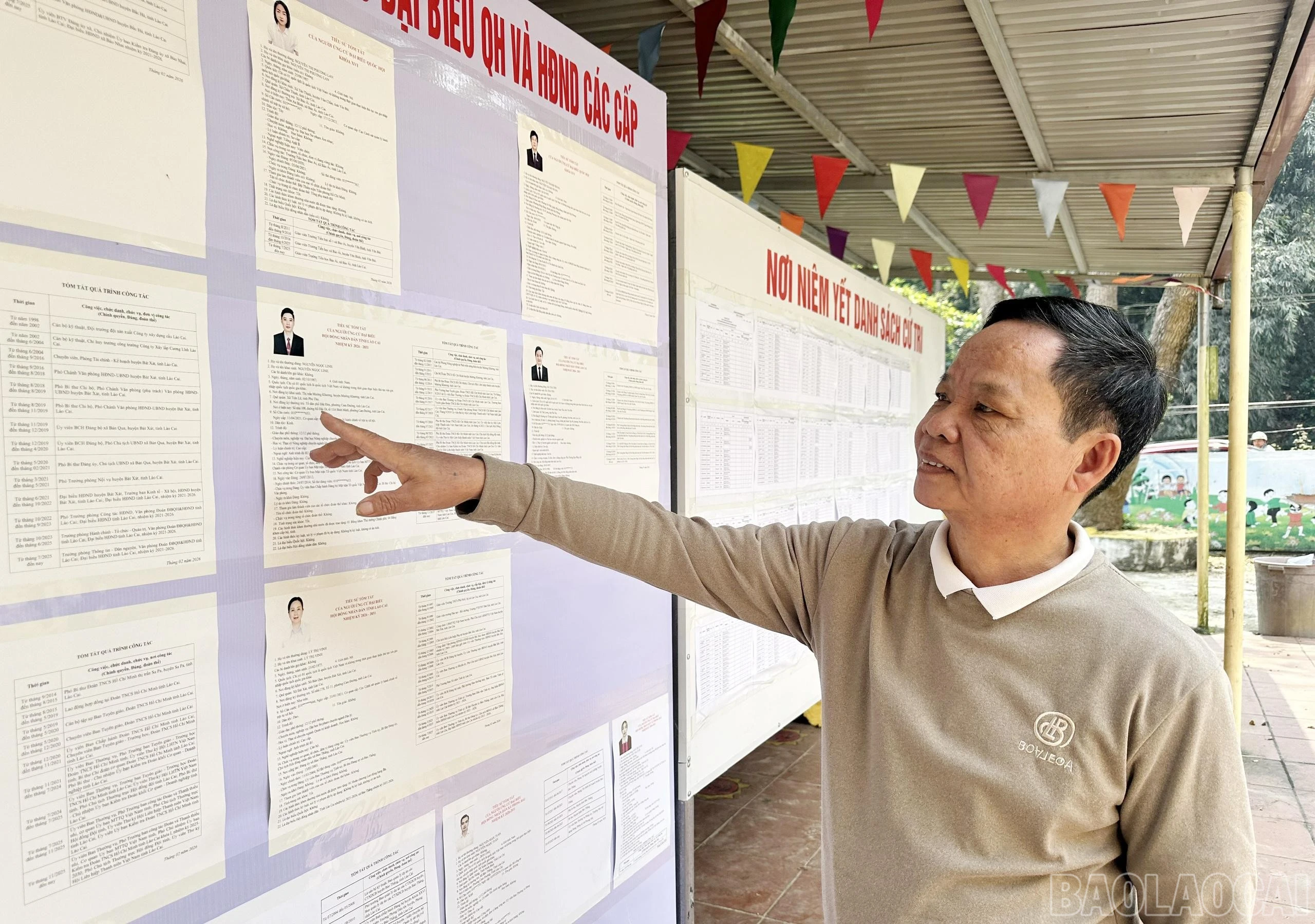 Ông Đặng Văn Quang theo dõi tiểu sử các ứng cử viên đại biểu HĐND các cấp nhiệm kỳ 2026 - 2031.