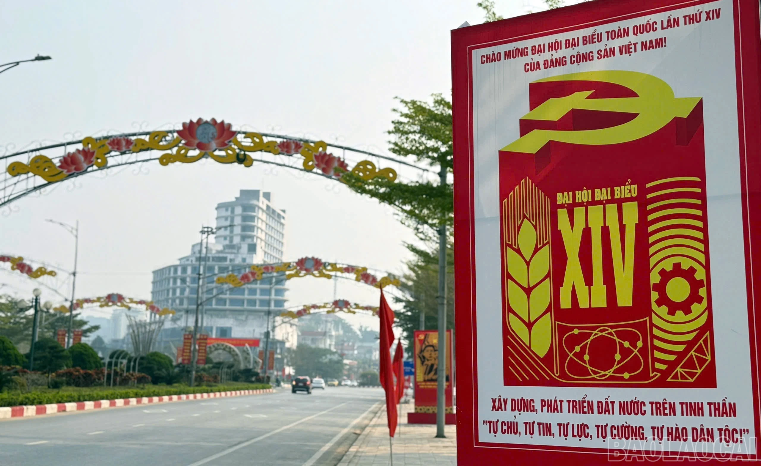 Việc trang trí, tuyên truyền chào mừng Đại hội không chỉ tạo điểm nhấn về cảnh quan đô thị mà còn là dịp để khơi dậy niềm tự hào, tinh thần đoàn kết, ý thức xây dựng nếp sống văn minh trong cộng đồng dân cư.