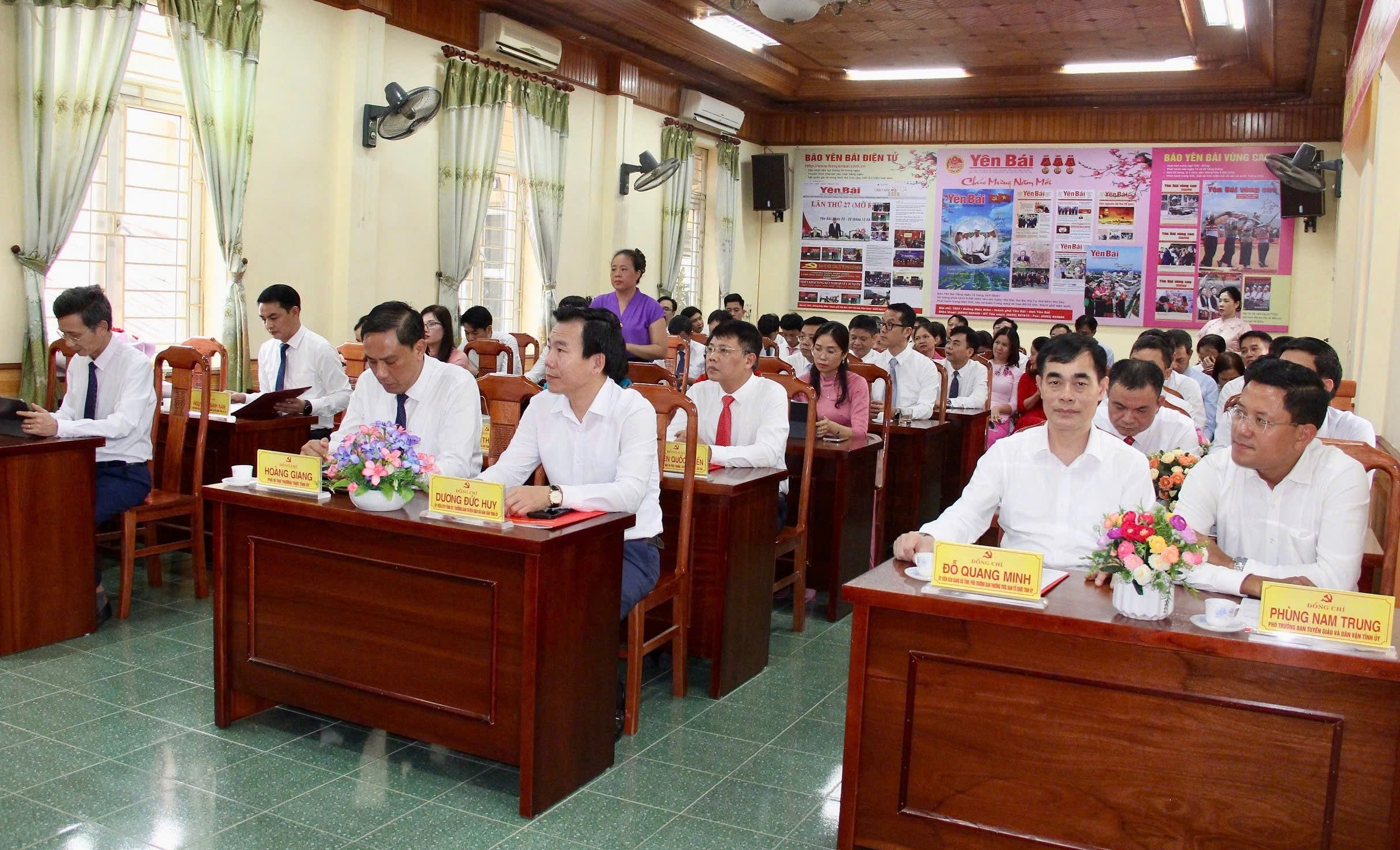 Các đại biểu dự Hội nghị. z6767882267495-fc56ecd7fb2d6447caf5156df2e31511.jpg
