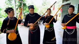 Lặng thầm giữ gìn sắc màu văn hoá