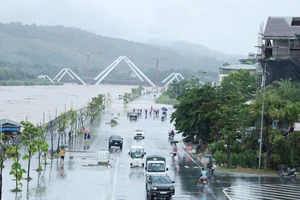 Thành phố Lào Cai khẩn trương di chuyển các hộ dân dọc 2 bên sông Hồng