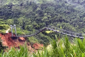 Mưa lũ khiến nhiều thôn ở xã Phìn Ngan bị cô lập, 1 cầu treo dân sinh bị hỏng