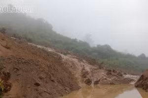 Tiếp tục sạt lở tại Km80+600, Quốc lộ 279