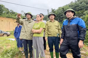 Chủ tịch UBND Trịnh Xuân Trường chỉ đạo công tác khắc phục hậu quả, tìm kiếm cứu nạn tại Làng Nủ