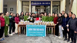 Phụ nữ Công an tỉnh Lào Cai tổ chức Chương trình “Nồi cháo yêu thương - Ấm lòng người bệnh”