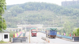 Gần 340 xe thông quan qua Cửa khẩu Kim Thành
