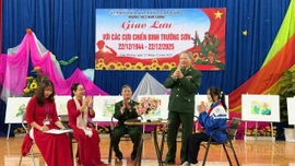 Trường THCS Nam Cường giao lưu với cựu chiến binh Trường Sơn nhân kỷ niệm Ngày thành lập Quân đội nhân dân Việt Nam