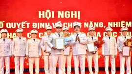 Ông Nguyễn Huy Hồng làm Chi cục trưởng Chi cục Thuế khu vực VIII