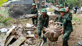 “Kề vai” với người dân trong đời sống thường ngày