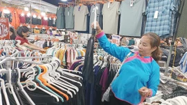 Bán lẻ hàng hóa và doanh thu dịch vụ tiêu dùng tăng mạnh