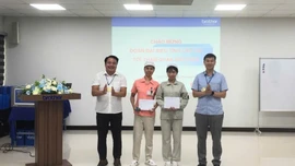 Trung tâm Dịch vụ việc làm tỉnh tham quan, tìm kiếm cơ hội việc làm cho người lao động