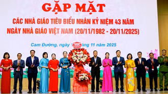 Phường Cam Đường gặp mặt các nhà giáo tiêu biểu