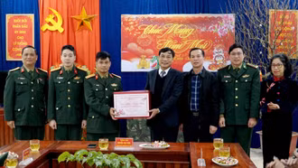 Chủ nhiệm Ủy ban Kiểm tra Tỉnh ủy Nguyễn Văn Phúc chúc tết tại huyện Bảo Thắng