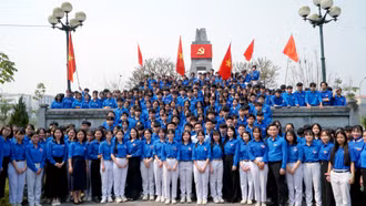 Gần 1.000 đoàn viên mới thành phố Lào Cai tự hào kết nạp tại địa chỉ đỏ