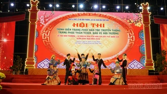 Đêm thơ Nguyên tiêu và Hội thi trình diễn trang phục truyền thống, trang phục thân thiện với môi trường