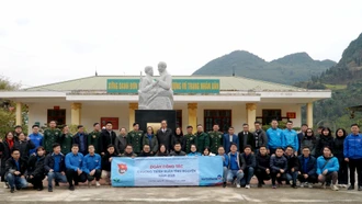 Ấm áp chương trình tình nguyện "Gieo mầm yêu thương", "Xuân biên phòng ấm lòng dân bản"