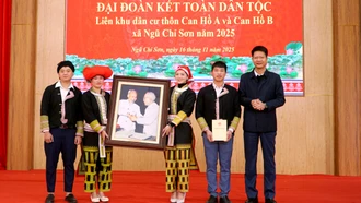 Đồng chí Phó Chủ tịch Thường trực UBND tỉnh Nguyễn Thế Phước dự Ngày hội Đại đoàn kết tại liên khu dân cư thôn Can Hồ A và Can Hồ B