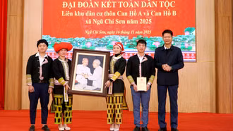 Đồng chí Phó Chủ tịch Thường trực UBND tỉnh Nguyễn Thế Phước dự Ngày hội Đại đoàn kết tại liên khu dân cư thôn Can Hồ A và Can Hồ B