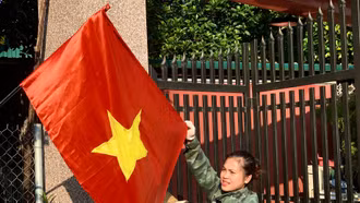 Cờ đỏ sao vàng tung bay trên quê hương Lào Cai