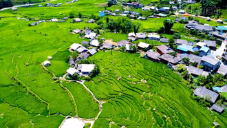 Cuộc sống ở "ngôi làng đẹp nhất Châu Á"