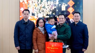 Đồng chí Giàng Quốc Hưng, Trưởng Ban Nội chính Tỉnh ủy chúc tết tại huyện Si Ma Cai