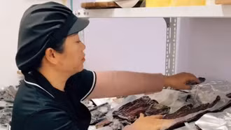 Lò sấy thịt "3 sao" của phụ nữ vùng cao