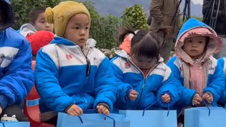 Đem Tết sớm đến với trẻ em vùng cao