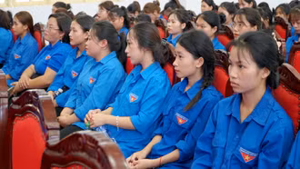 300 cán bộ, đoàn viên dự sinh hoạt chính trị “Nhớ về Bác lòng ta trong sáng hơn”